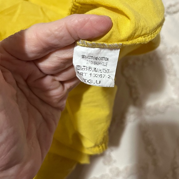 Yellow Gold Women's Top with Paisley Design NWT - Picture 3 of 10